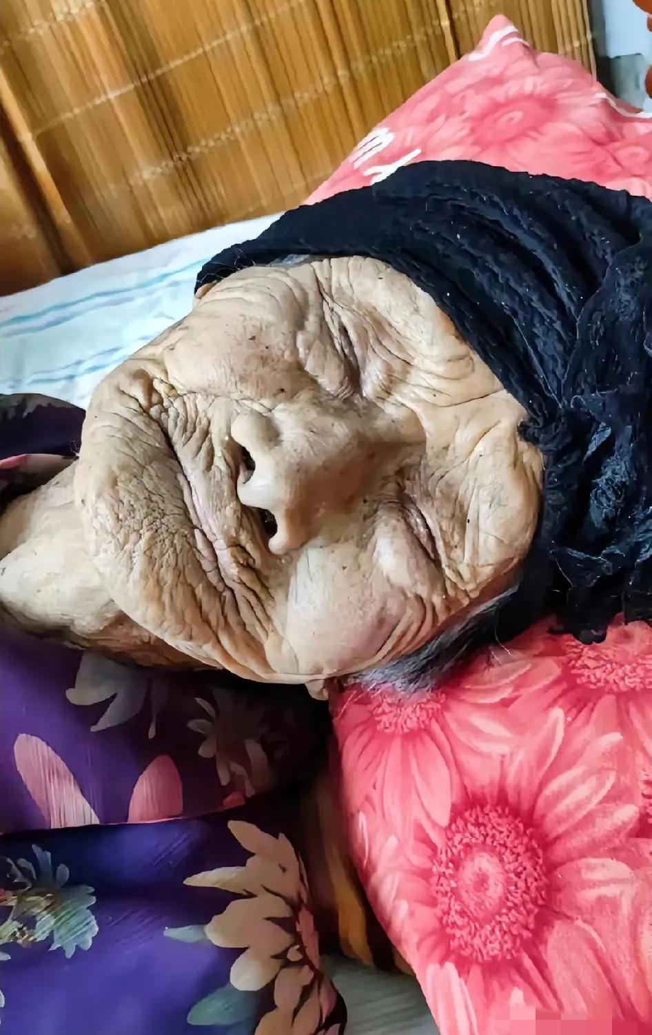 痛心，太快了，96岁的奶奶刚吃完饭，说有点困，想躺会，刚躺下没10分钟，家人问奶