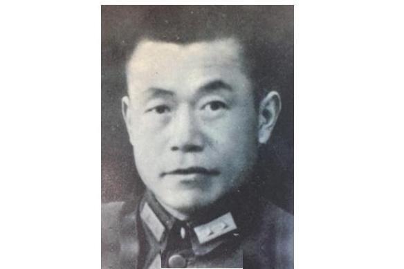 1949年，国军中将邱清泉战死后，他的妻子叶蕤君来不及哀痛就慌不迭地带着孩子们南