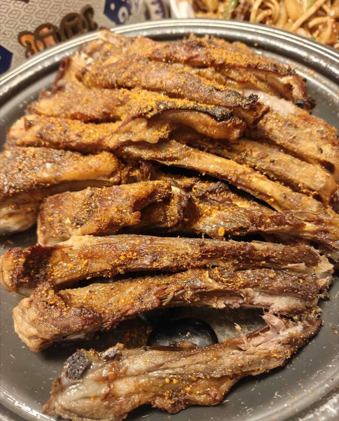 来我们这里饭店吃我们本地牛羊肉​如果是真的​很多人压根不会吃​贵​哥卖牛羊肉的​