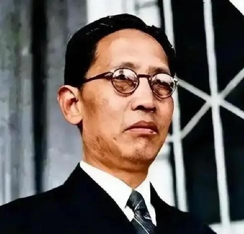 1949年，中统特务头子叶秀峰把2700多根金条交给儿子，让带着去台湾，不料，所