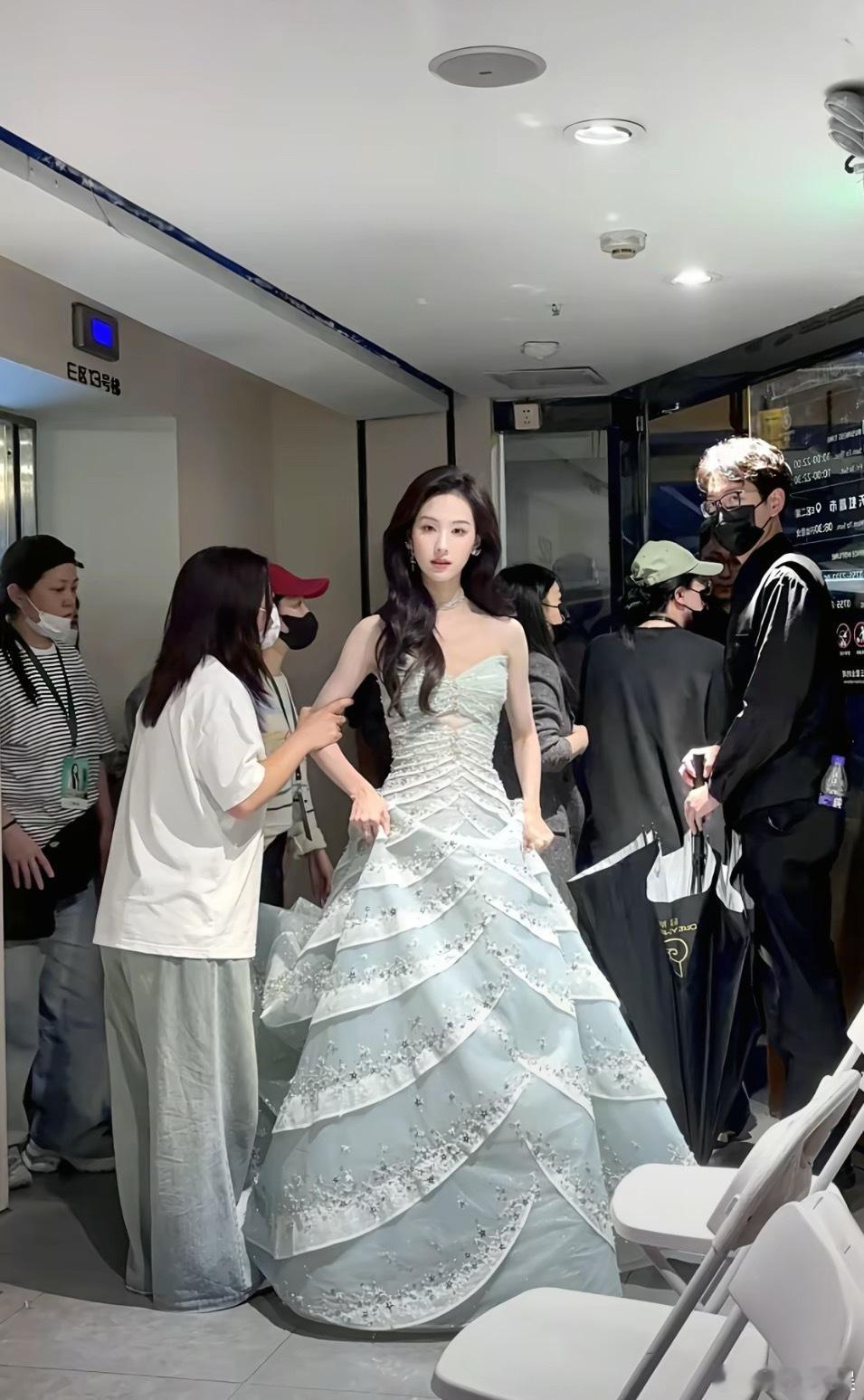 陈都灵在那一站跟个芭比娃娃一样