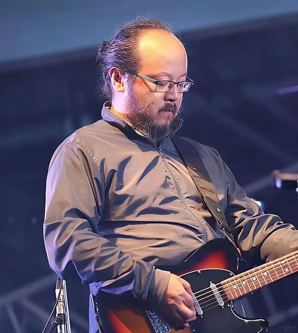 被一位网友的评价笑不活了王菲“严选”的男人果然没错，窦唯成“仙”了，谢霆锋