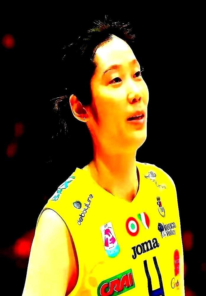 朱婷的手腕伤是老毛病，2017年撕裂拖到2022年才动刀。手术后她没硬撑，直接跟