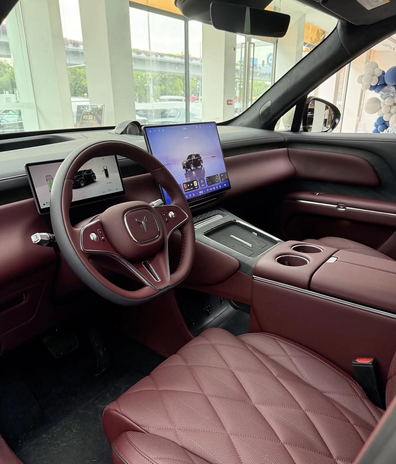 这是赤裸裸的用硬实力说话！23年，岚图汽车销量为5.03万辆24年，岚图汽车