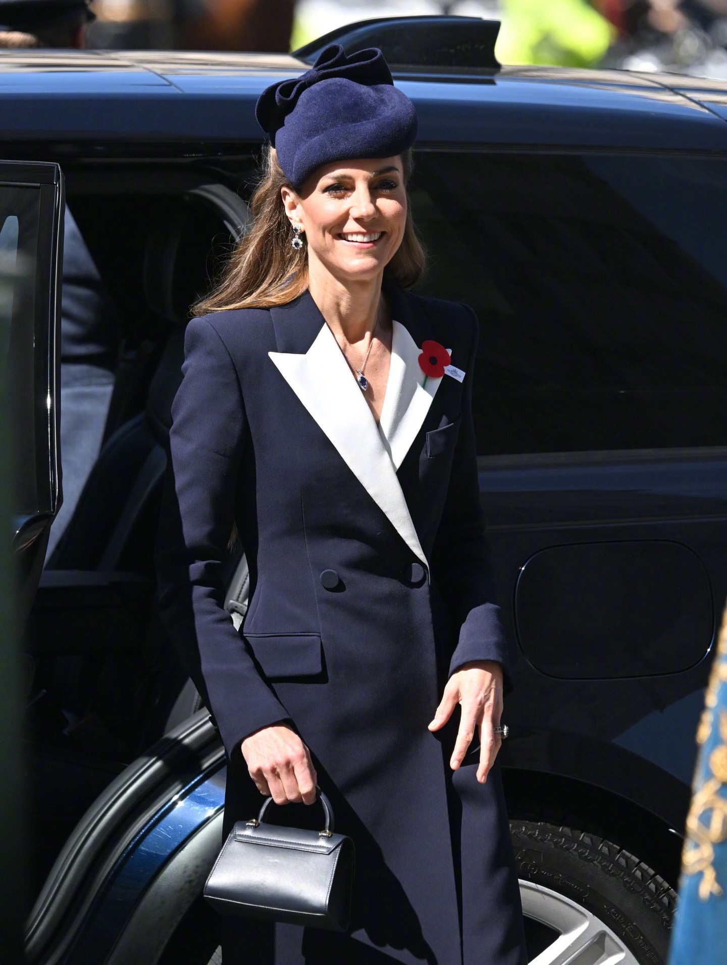 在伦敦主持澳新军团日纪念活动的凯特王妃。先是在白厅的无名烈士纪念碑前出席献花圈仪