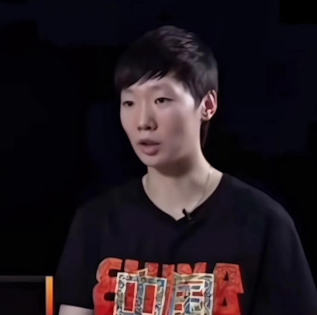 王曼昱这样评价孙颖莎的：她场上是一个值得尊重的对手，场下是一个很好的朋友，她和每