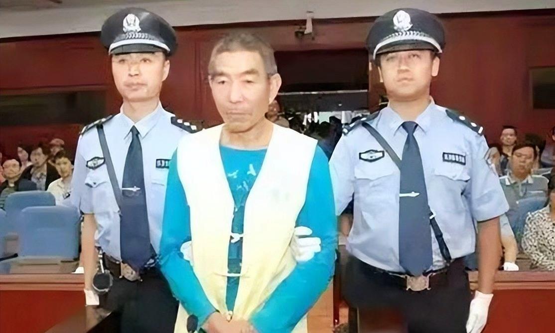 2012年云南晋城有个老头在早市卖鸵鸟肉，价格便宜肉质紧实，回头客很多。直到警方