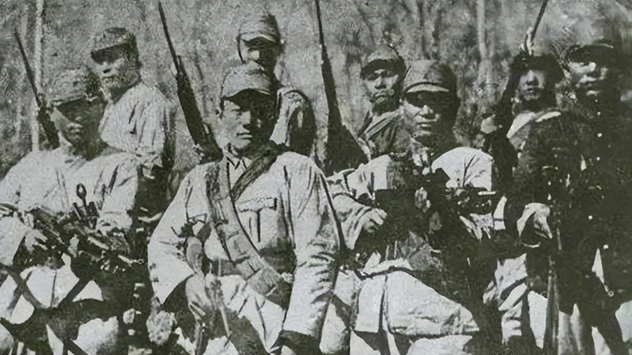 1944年，衡阳战场上，一个本来要被枪毙的国军军官，硬是从鬼门关里杀了个来回，他