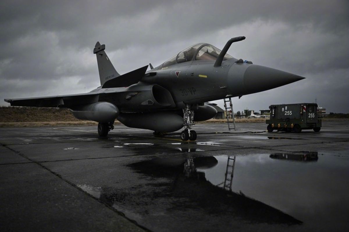 #法国在阿联酋部署阵风战机#【法媒：法国在阿联酋部署“阵风”战机】据法新社3月3