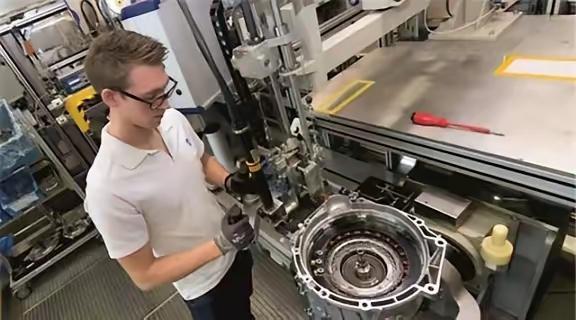 一位德国华人表示“之所以很多国人要去欧洲打工，就是因为，都是拿3000工资，1欧