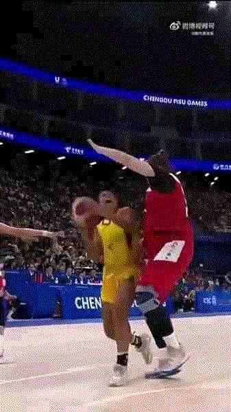 中国女篮身强力壮不惧对抗的四大球员：1、刘禹彤2、李月汝3、李梦4、张