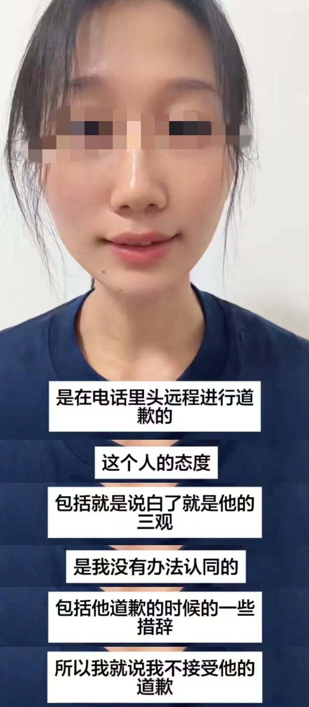 长城，一40多岁男导游带着外国游客插队，女子礼貌提醒，应该有序排队，男子怼脸羞辱