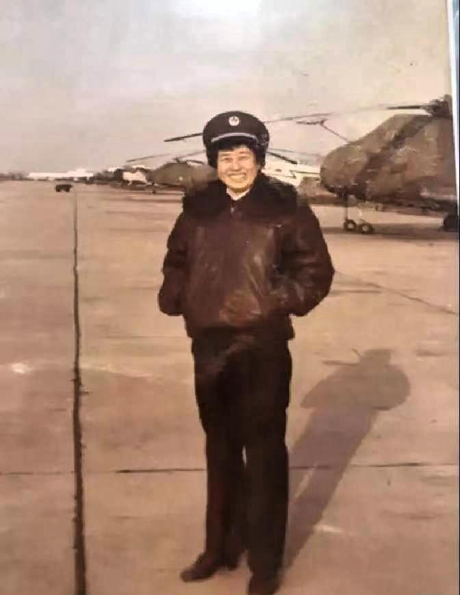 1964年，28岁女飞行员到西北去执行绝密任务，谁料在上飞机之前，摄影师突然说要