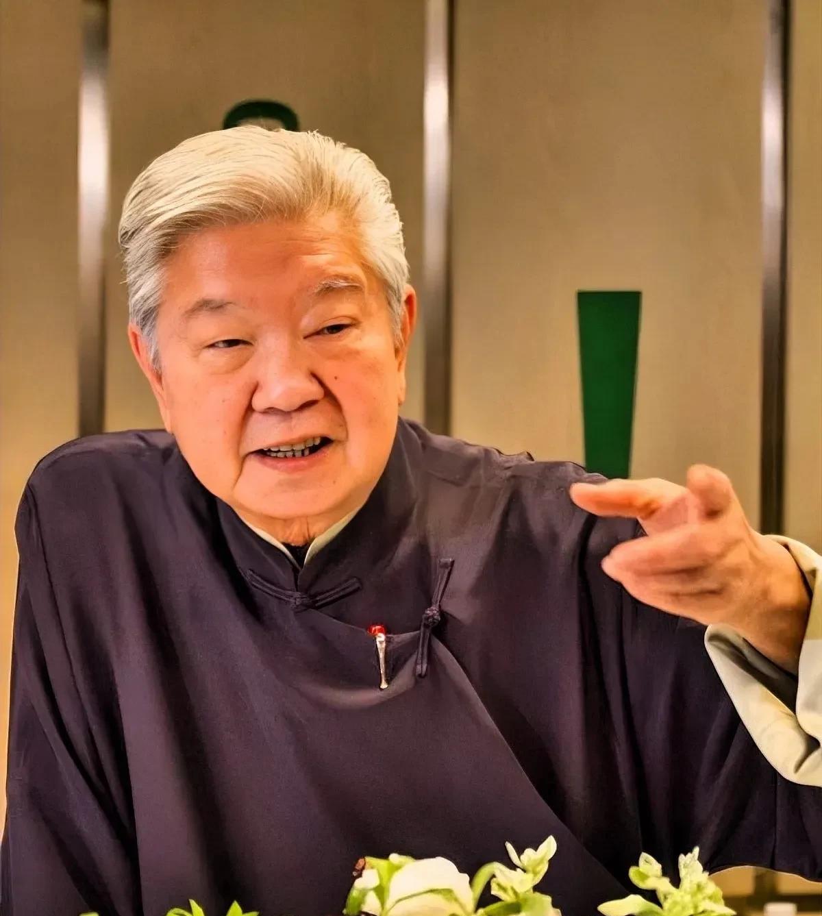 蔡澜的人生精彩绝伦他留下了3个终极人生哲学1.是我玩这世界，不是世界玩我。