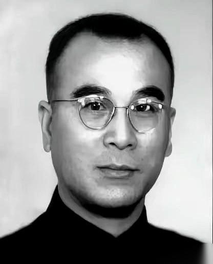 1949年，南京。保密局的特务已经把上万名共产党员的处决名单划好了红叉，