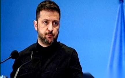 红军城那边打扫战场，翻动尸体的时候，发现不对劲了。怎么这么多外国脸？哥伦比亚