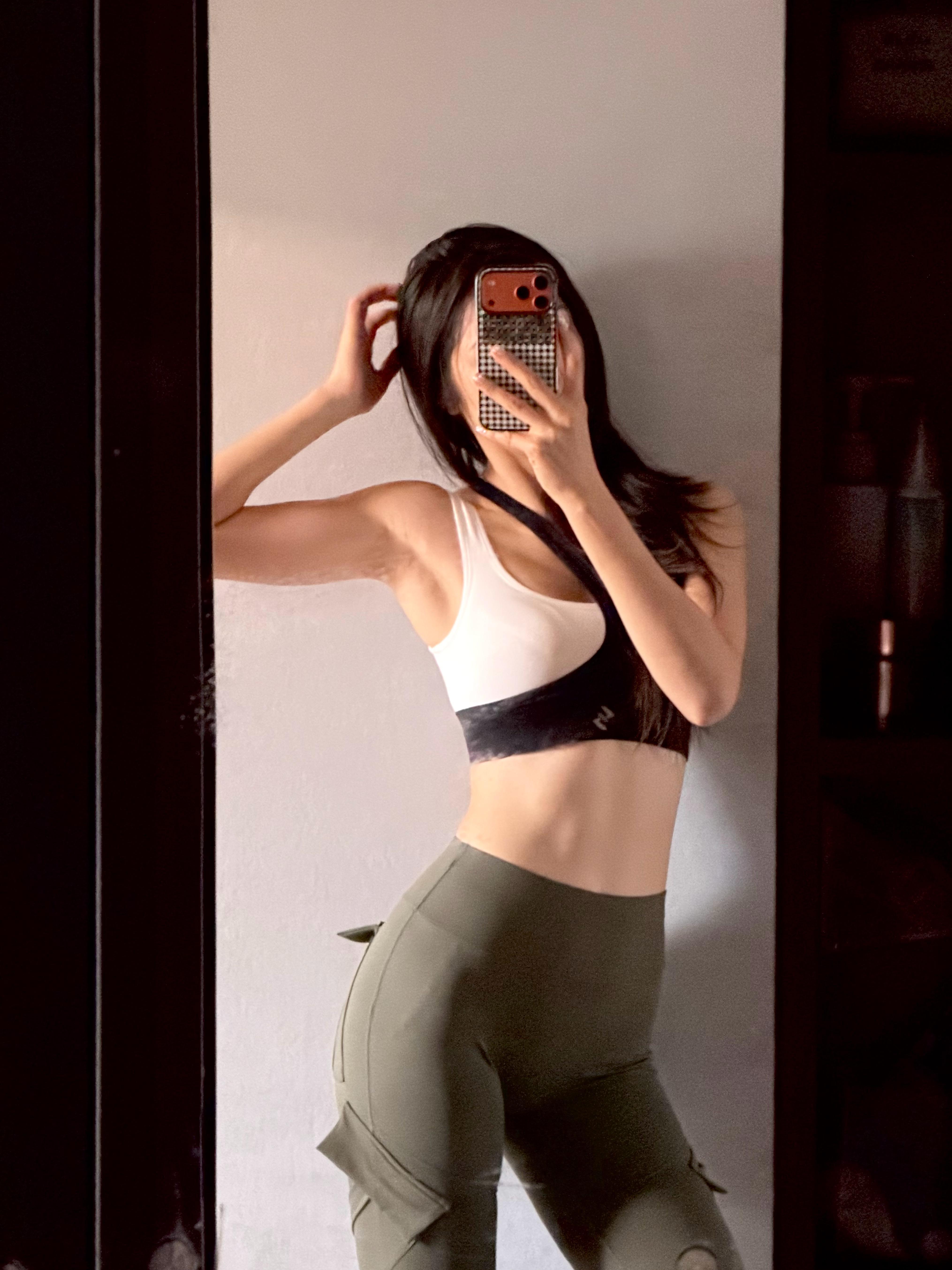 坚持健身🏋🏼‍♀️骑车🚴🏼‍♀️真的是越来越壮了[笑着哭]还是运动