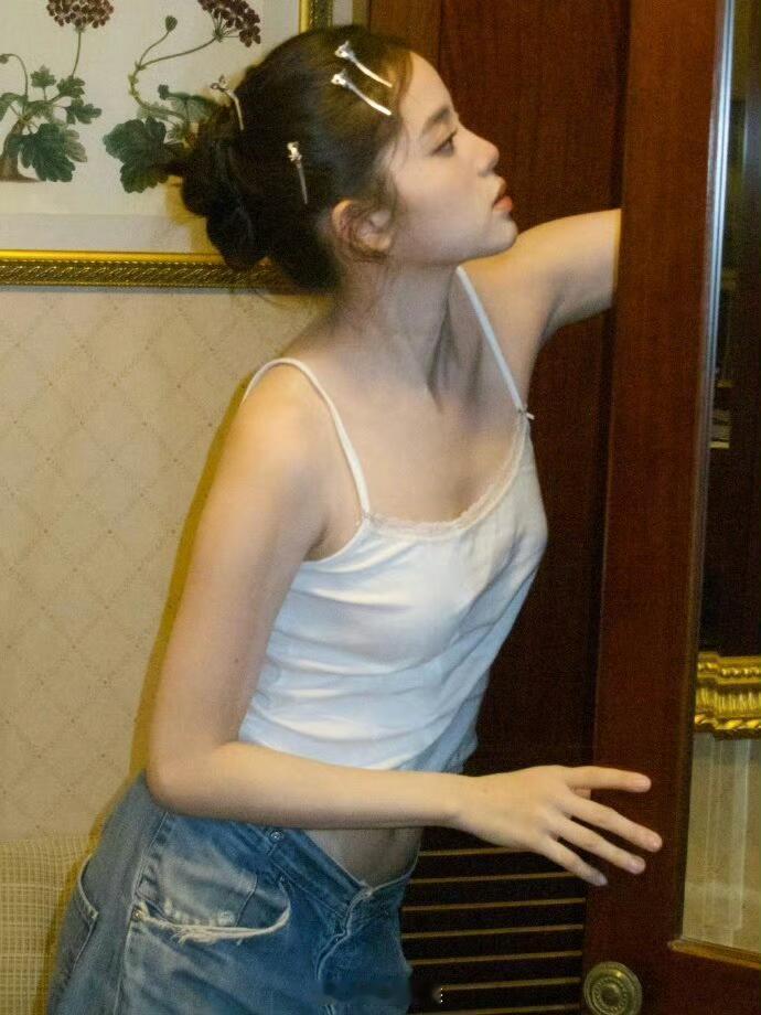 欧阳娜娜私下穿搭身材其实挺迷人的