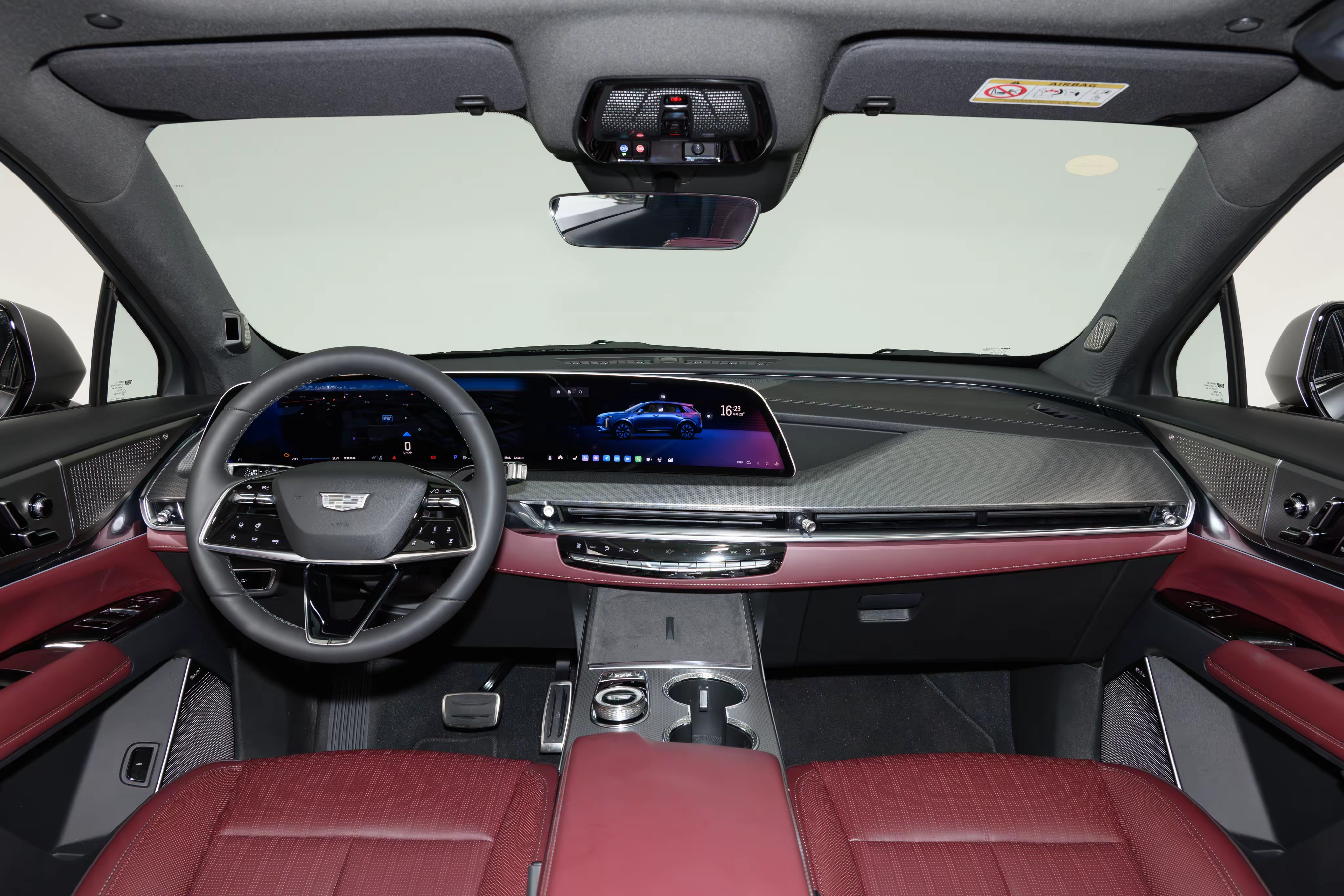 成都车展亮相一款凯迪拉克XT5PHEV车型，该在定位是豪华中型插混SUV，功率为1.5T插混四驱系统