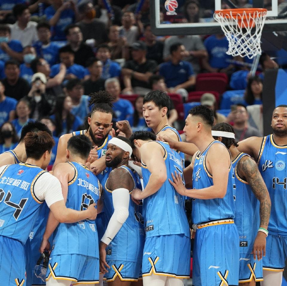 晋级四强！北京88-73大胜广东！这四位球员是赢球最大功臣！1. 周琦：重