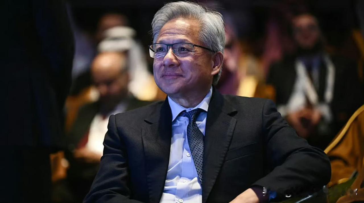 黄仁勋又放话了。他说全球GDP目前大概100万亿美元，AI能把它推到500万