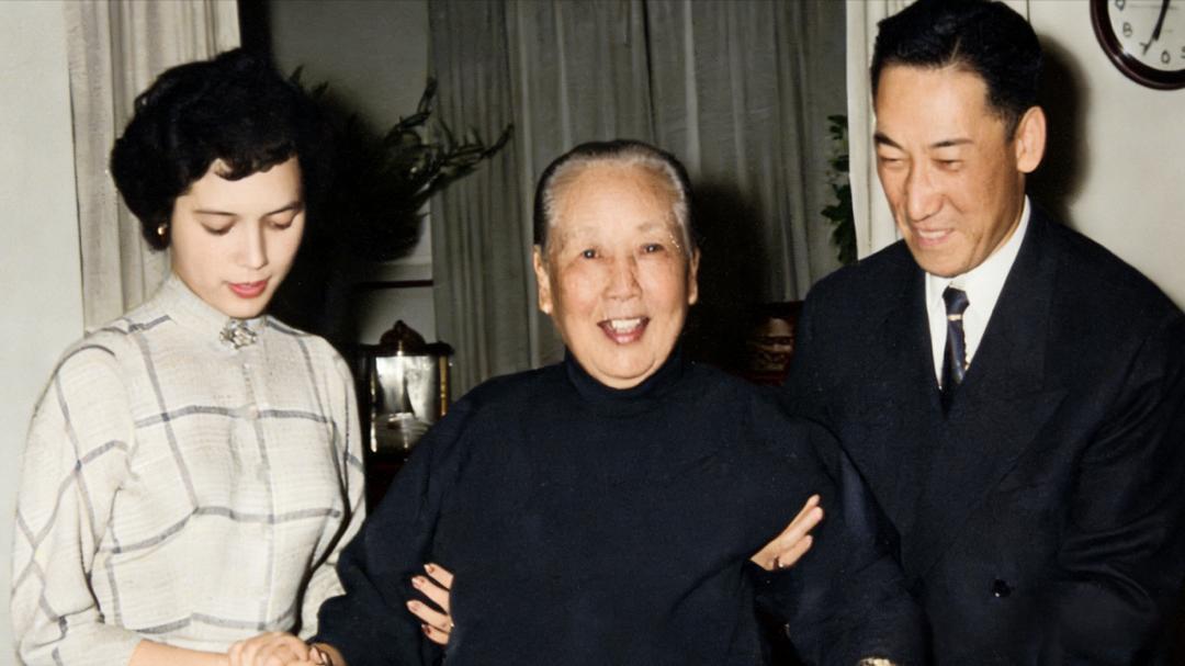 1949年，蒋纬国将养母姚冶诚接到台湾生活，此后姚冶诚始终深居简出，跟着蒋纬国度