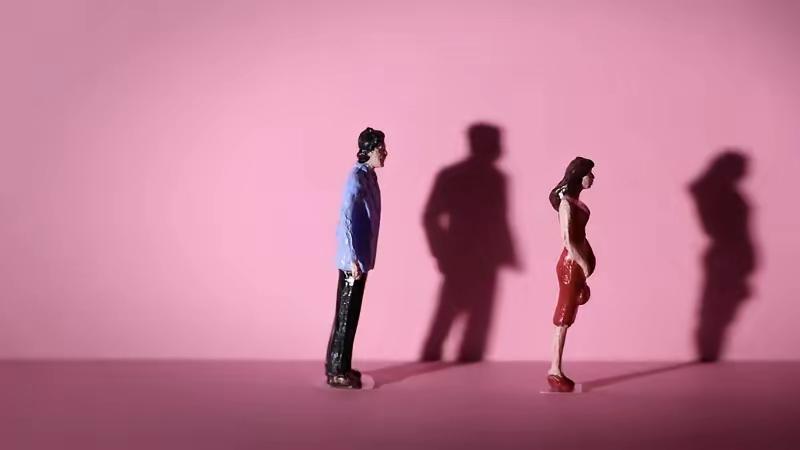 男人记住：老婆主动提离婚，你要痛快答应女人主动提离婚，表面上看，要么是家里