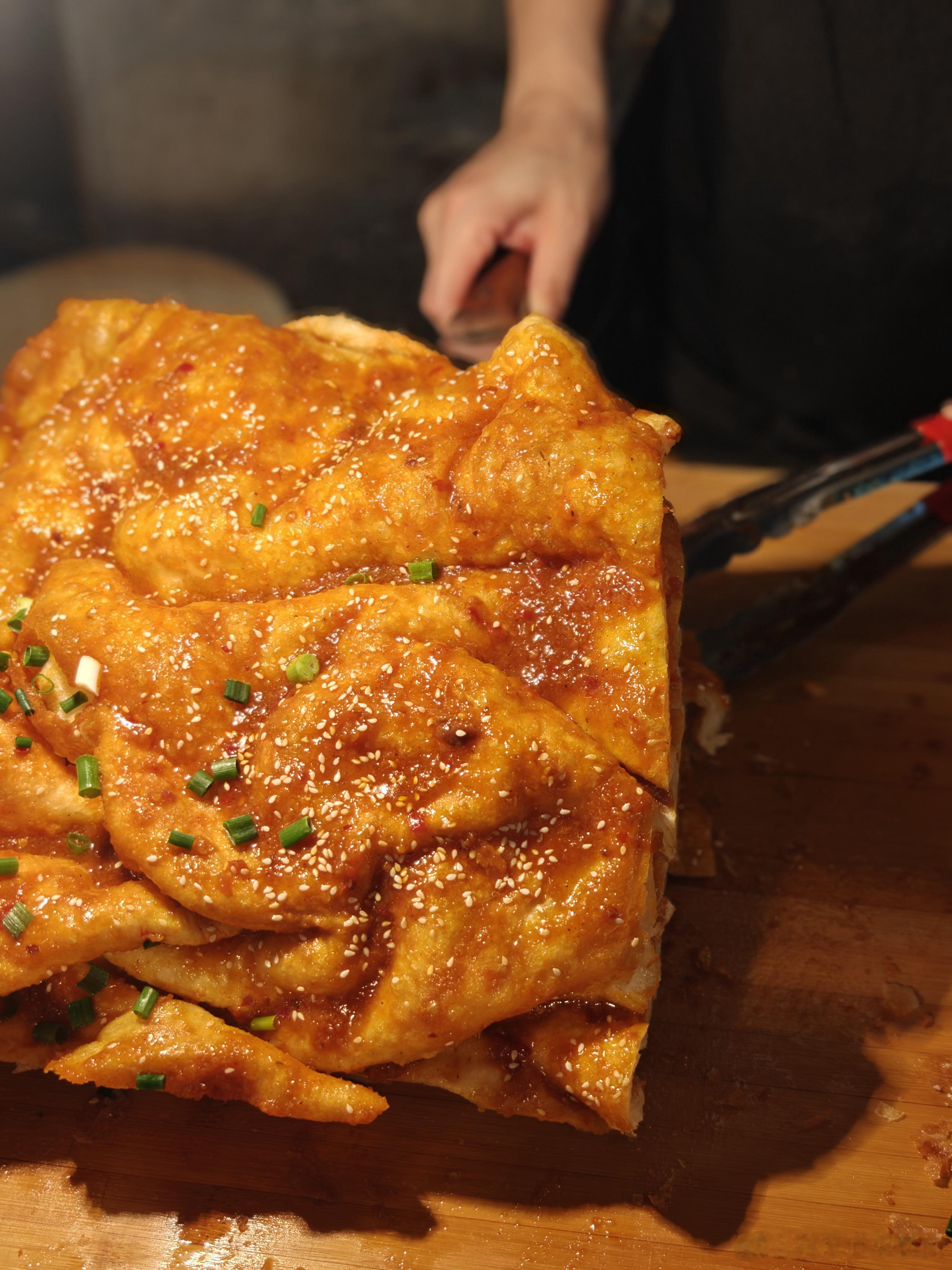 大半夜看到这个tag爱吃酱香饼的人天塌了点进去发现是说酱香饼是热量炸弹～我都