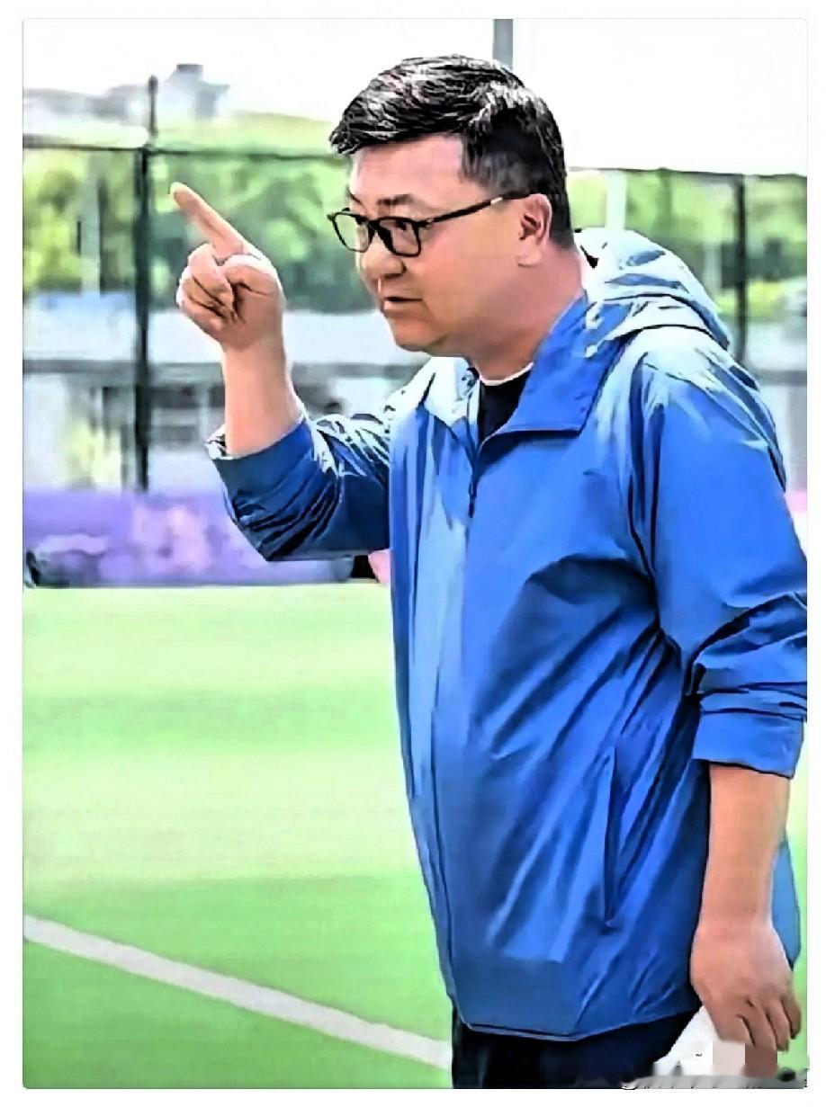 意大利教练当着董路的面，问出了全场最尴尬的一句话：“你到底是哪个国家的专家？”