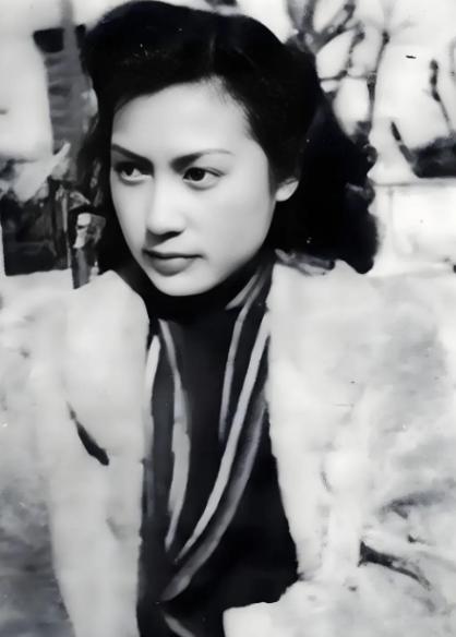 1938年，26岁的陈天国玷污了16岁的秦怡，之后秦怡大病一场，高烧不退，陈天国