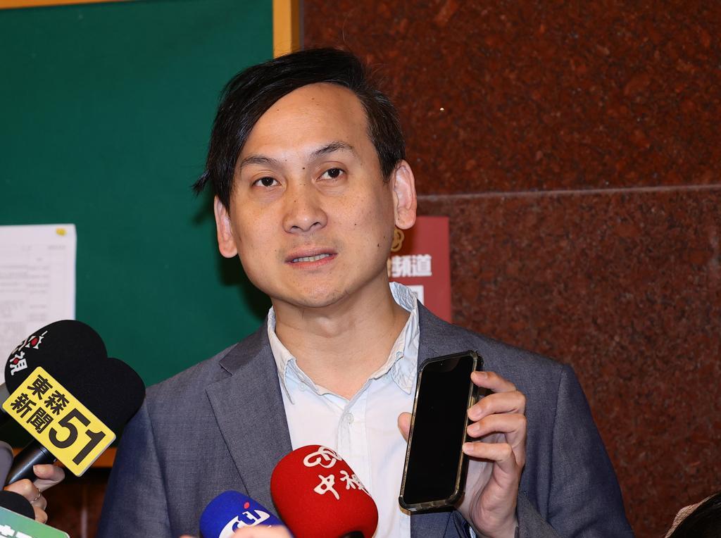 亲绿侧翼团体殴打老人，叶元之：韩国瑜要被罢免时也是这样大罢免议题持续延烧，近