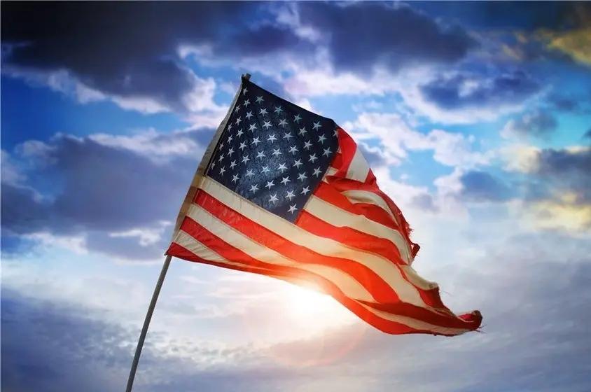 美国的最大保障是：大而不能倒！凡是和美国深度捆绑在一起的国家，都在为美国输血。哪