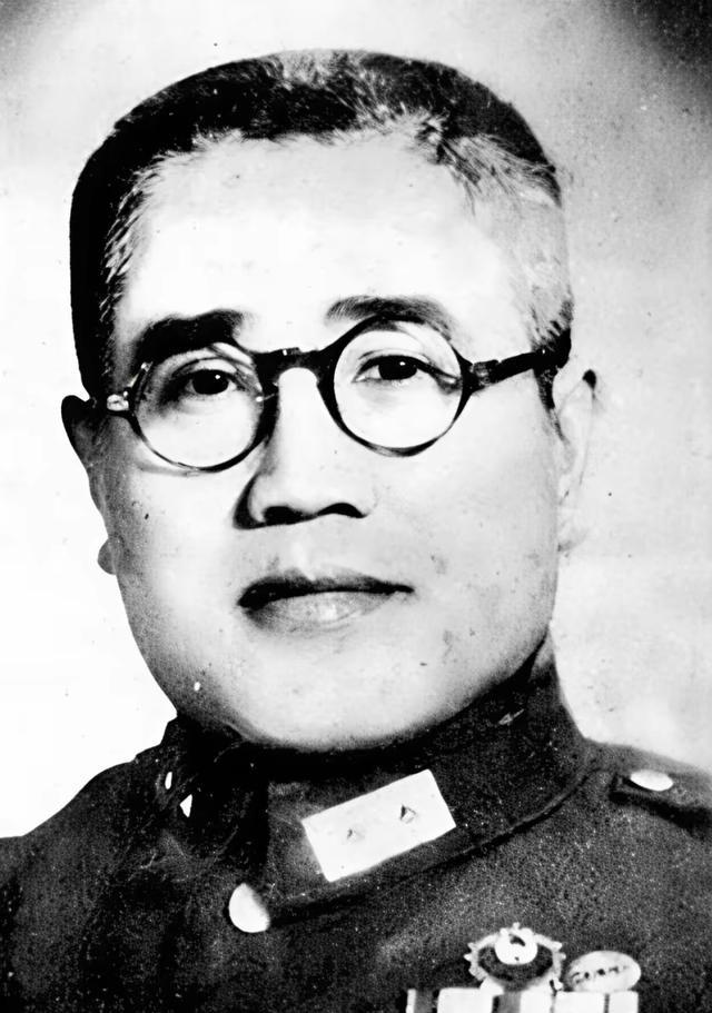 1948年10月，廖耀湘让宪兵枪毙作战不力的师长戴海容。戴海容看到宪兵后，命令卫