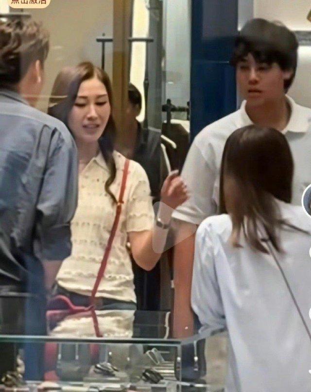 李嘉欣儿子这个长相，还算对得起他那个绝世美人的妈妈​​​​
