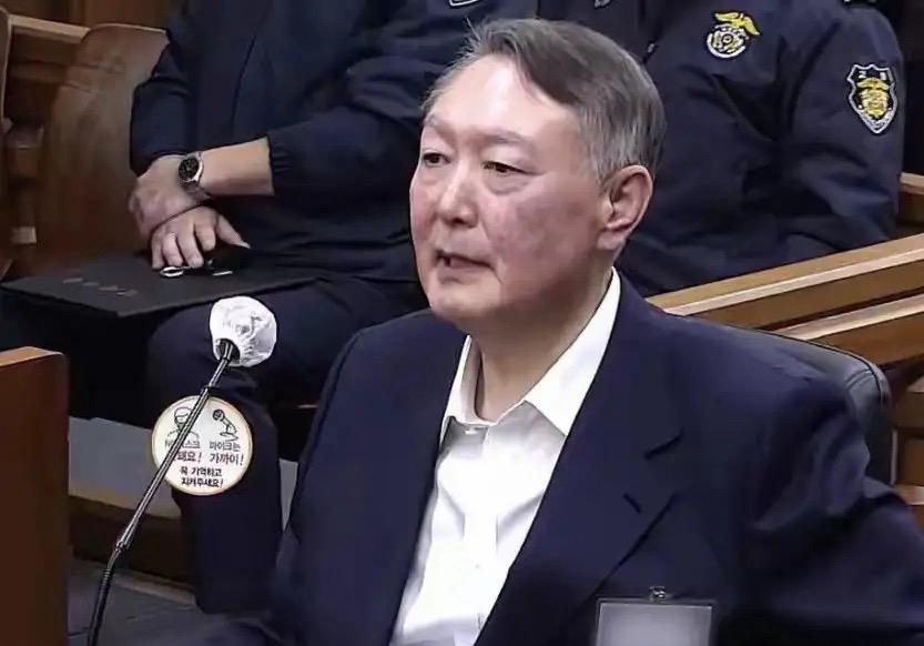 炸锅！特检组再拘尹锡悦6个月，法院今审叛国案，细节太疯狂韩国政坛再爆大瓜！特