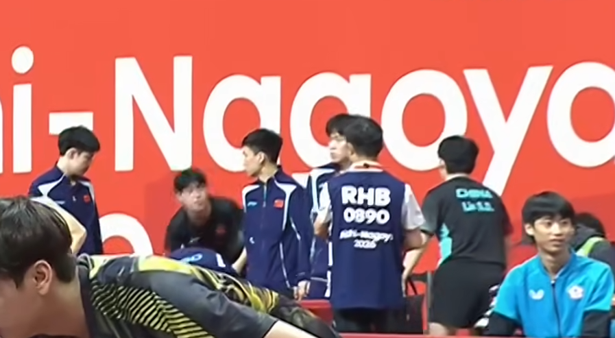 我去！亚运会首秀，林诗栋虽然3:0零封对手，为何网友却担心他的状态？由于对手偏弱，王楚钦轮休，林诗栋