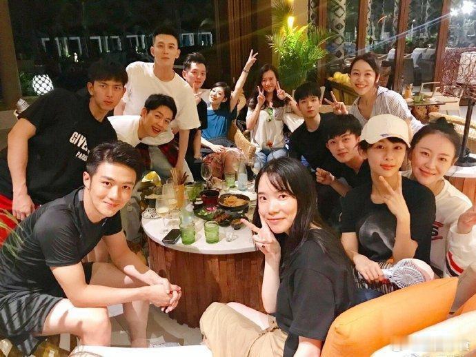 亲爱的热爱的这张大合影才是现偶纯元