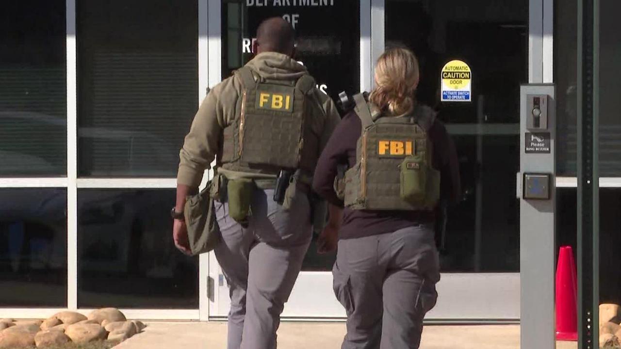 特大新闻：揭开2020年大选疑点，FBI突袭福尔顿县选举办公室！川普总统领导