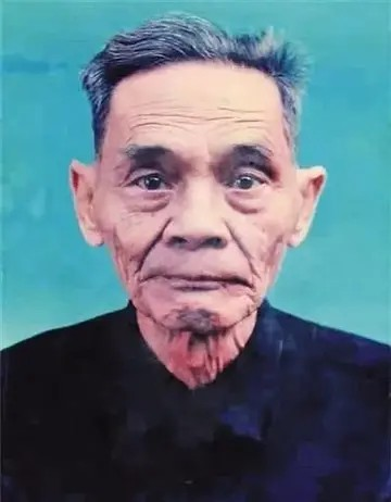 潜伏台湾42年地下党回家，才知当年新婚仅9天的妻子一直在等他，更是儿孙满堂。 