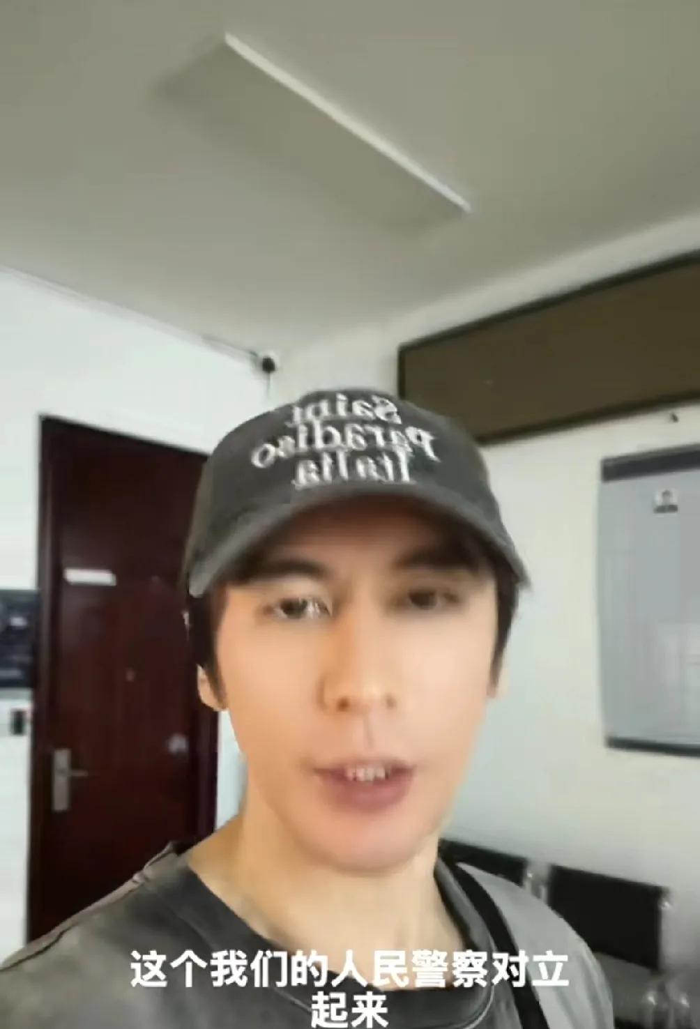 张伦硕本以为“警察家的孩子”是一张保护他的王牌，可谁知大家知道他的家庭后，骂他骂