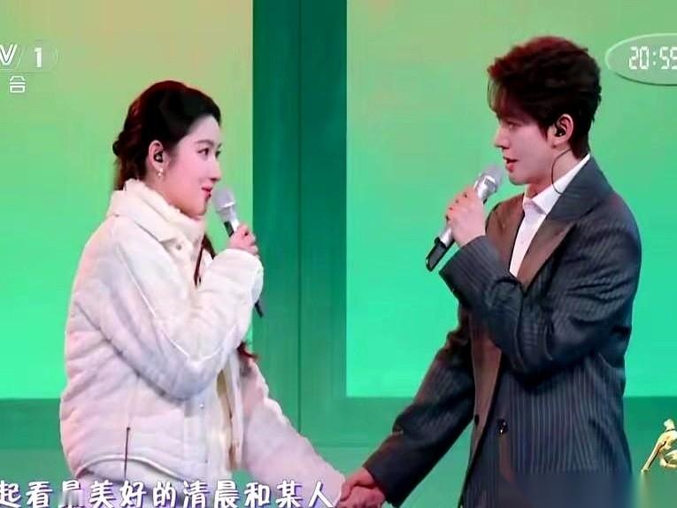 央视2026跨年晚会，收视率曲线突然像被人拿尺子画上去一样，直直冲破了6.86%