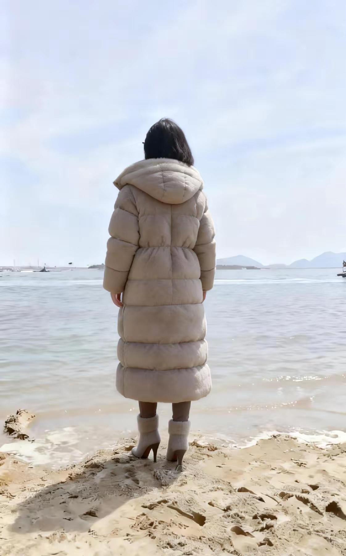 昨晚，儿子和儿媳妇来我家吃饭。吃饭时，儿子突然抛出一个问题：“妈！今年过年，我们