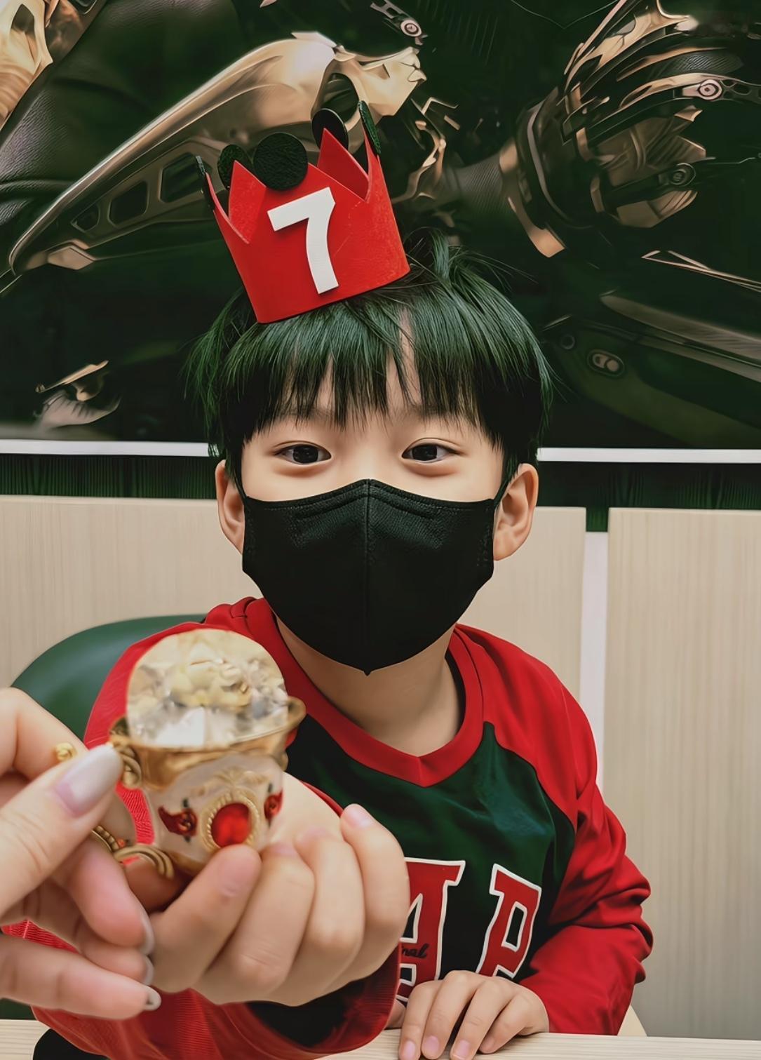 楚生家的二宝七岁啦！今天云姐更新了小📕书。原来aiden今天过生日。云姐