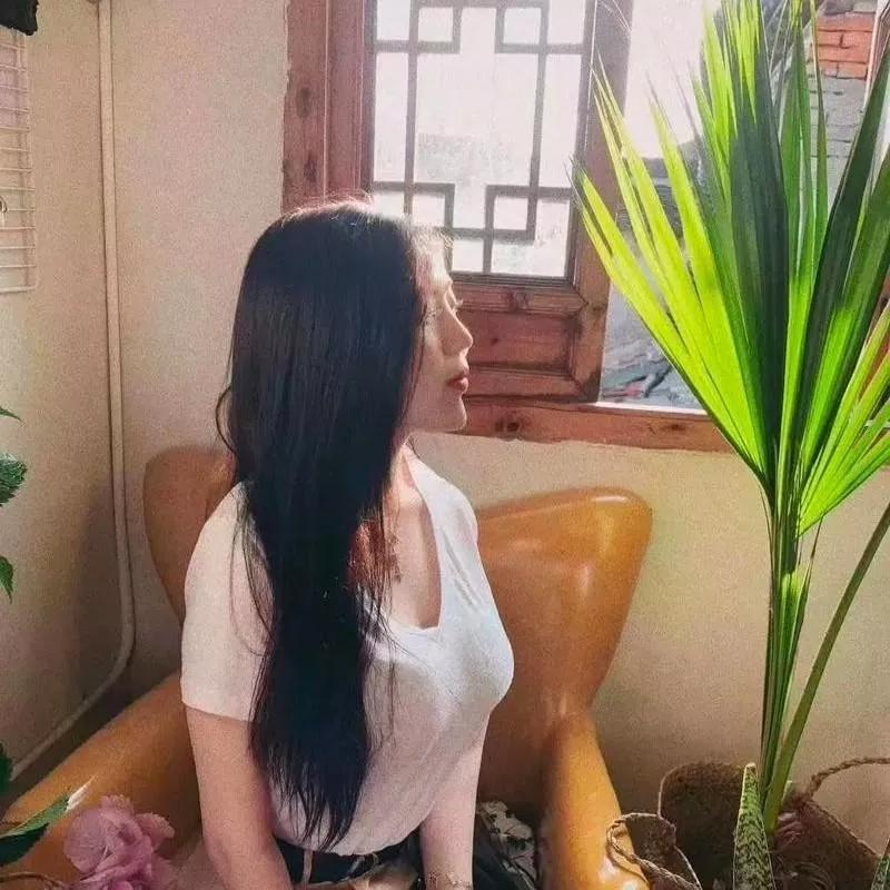 午后阳光洒进房间，静享美好时光阳光治愈照懒懒的晒个太阳藏在阳台的春天独处的