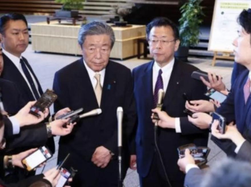 日本学者提出了一个建议，现在中日关系呢到了这一步，用常规的方式已经很难恢复两国之