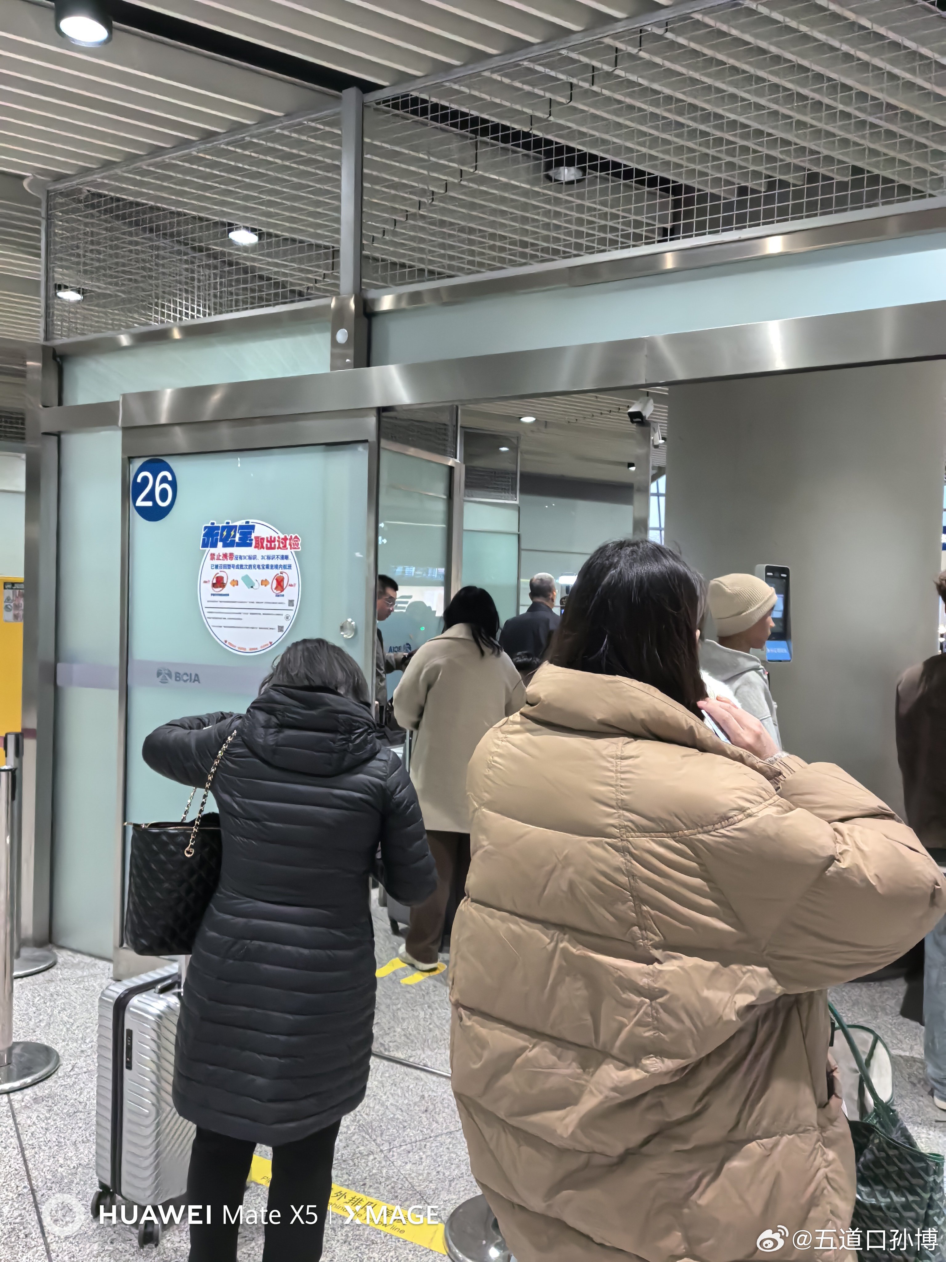 由俭入奢易，从奢回俭难。好久没出差，白金头等等等的奢侈型差旅待遇都没了。正准备摆