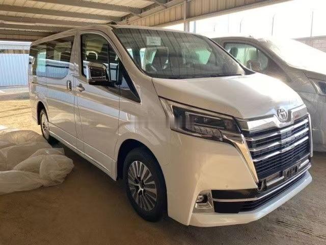 3.5的丰田格兰维亚~~~空间够大，六座版也足够宽敞，丐版三十多，顶配六十多，这