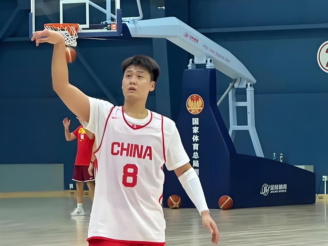 CBA最新消息：据中国男篮25日对外公布了26日对阵日本队的12人名单，广东男篮
