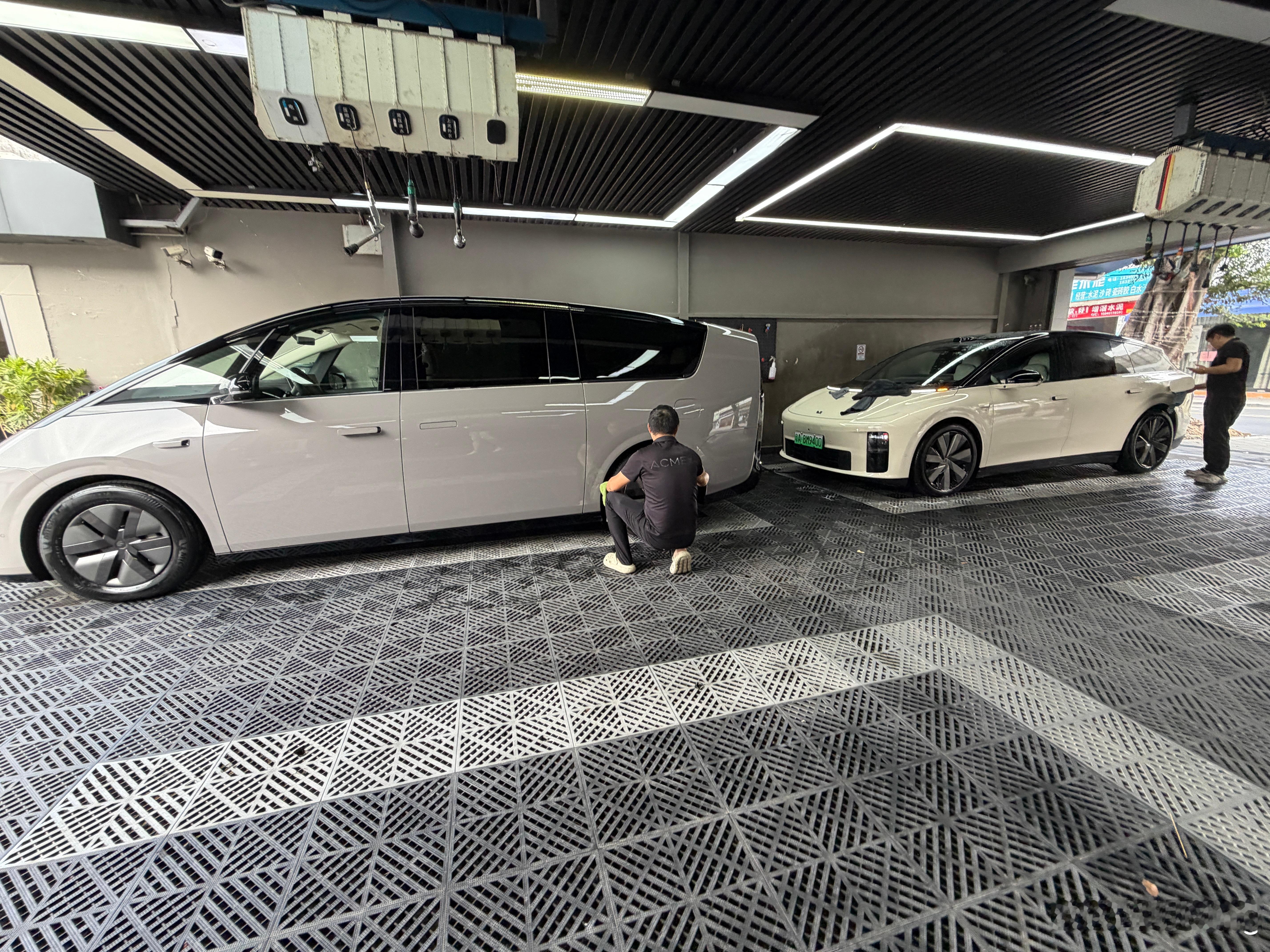 难得看待理想MEGA和i6同框！​​​