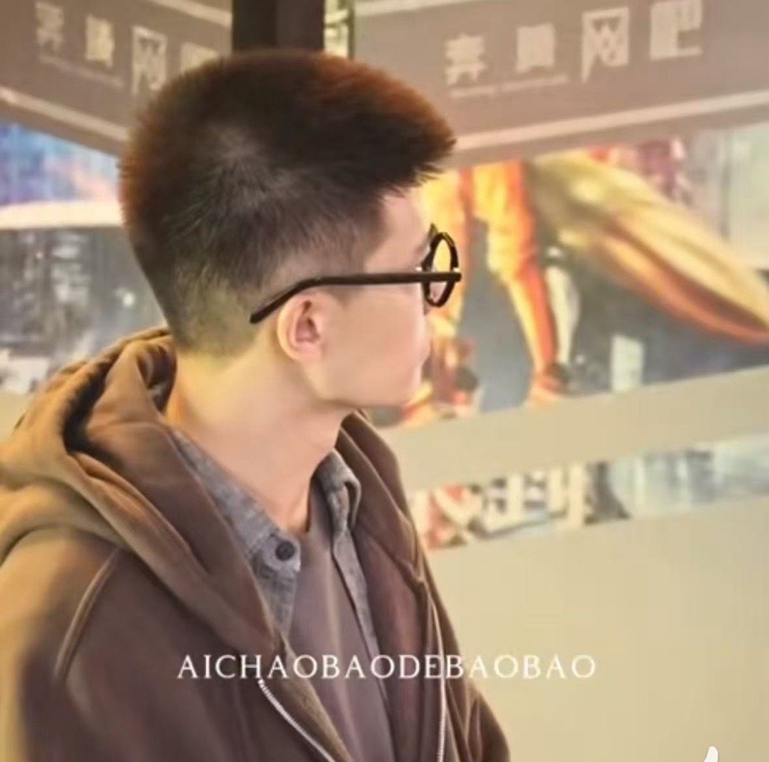 任嘉伦深渊游戏戴眼镜路透任嘉伦深渊游戏眼镜造型任嘉伦深渊游戏眼镜造型，帅的，[色